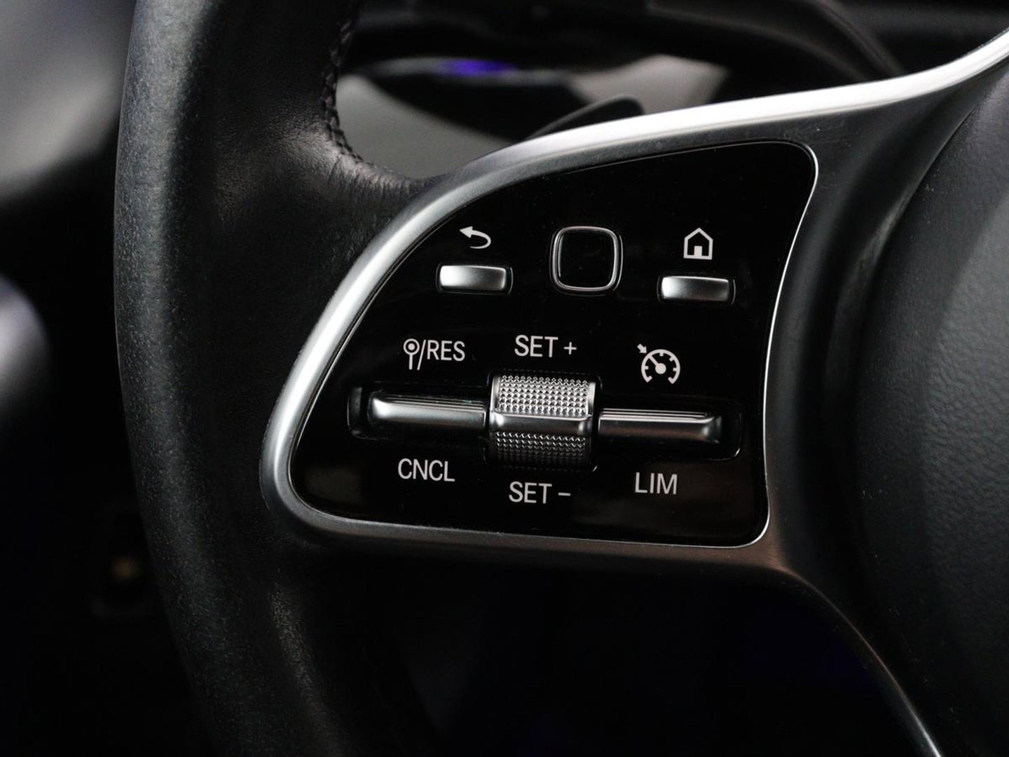 Mercedes-Benz CLA-Klasse 180 Business Solution Progressive | Stoelverwarming | Carplay | Sfeerverlichting | Half leder | Camera | Navigatie | Widescreen | Full LED | Park Assist | DAB | 18'' velgen | Cruise control