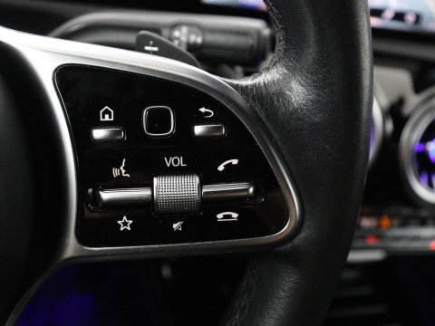 Mercedes-Benz CLA-Klasse 180 Business Solution Progressive | Stoelverwarming | Carplay | Sfeerverlichting | Half leder | Camera | Navigatie | Widescreen | Full LED | Park Assist | DAB | 18'' velgen | Cruise control
