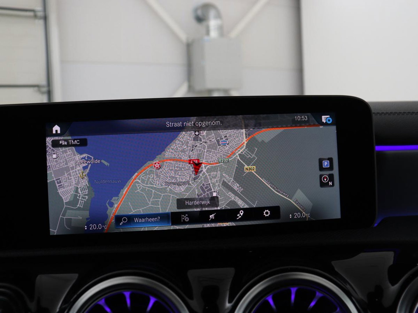 Mercedes-Benz CLA-Klasse 180 Business Solution Progressive | Stoelverwarming | Carplay | Sfeerverlichting | Half leder | Camera | Navigatie | Widescreen | Full LED | Park Assist | DAB | 18'' velgen | Cruise control
