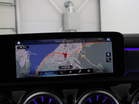 Mercedes-Benz CLA-Klasse 180 Business Solution Progressive | Stoelverwarming | Carplay | Sfeerverlichting | Half leder | Camera | Navigatie | Widescreen | Full LED | Park Assist | DAB | 18'' velgen | Cruise control