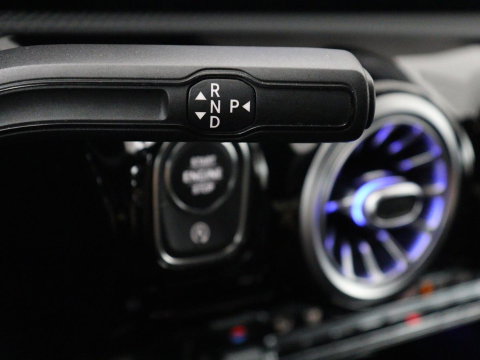 Mercedes-Benz CLA-Klasse 180 Business Solution Progressive | Stoelverwarming | Carplay | Sfeerverlichting | Half leder | Camera | Navigatie | Widescreen | Full LED | Park Assist | DAB | 18'' velgen | Cruise control