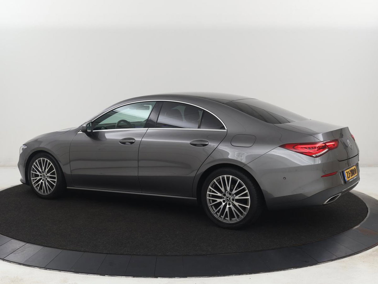 Mercedes-Benz CLA-Klasse 180 Business Solution Progressive | Stoelverwarming | Carplay | Sfeerverlichting | Half leder | Camera | Navigatie | Widescreen | Full LED | Park Assist | DAB | 18'' velgen | Cruise control