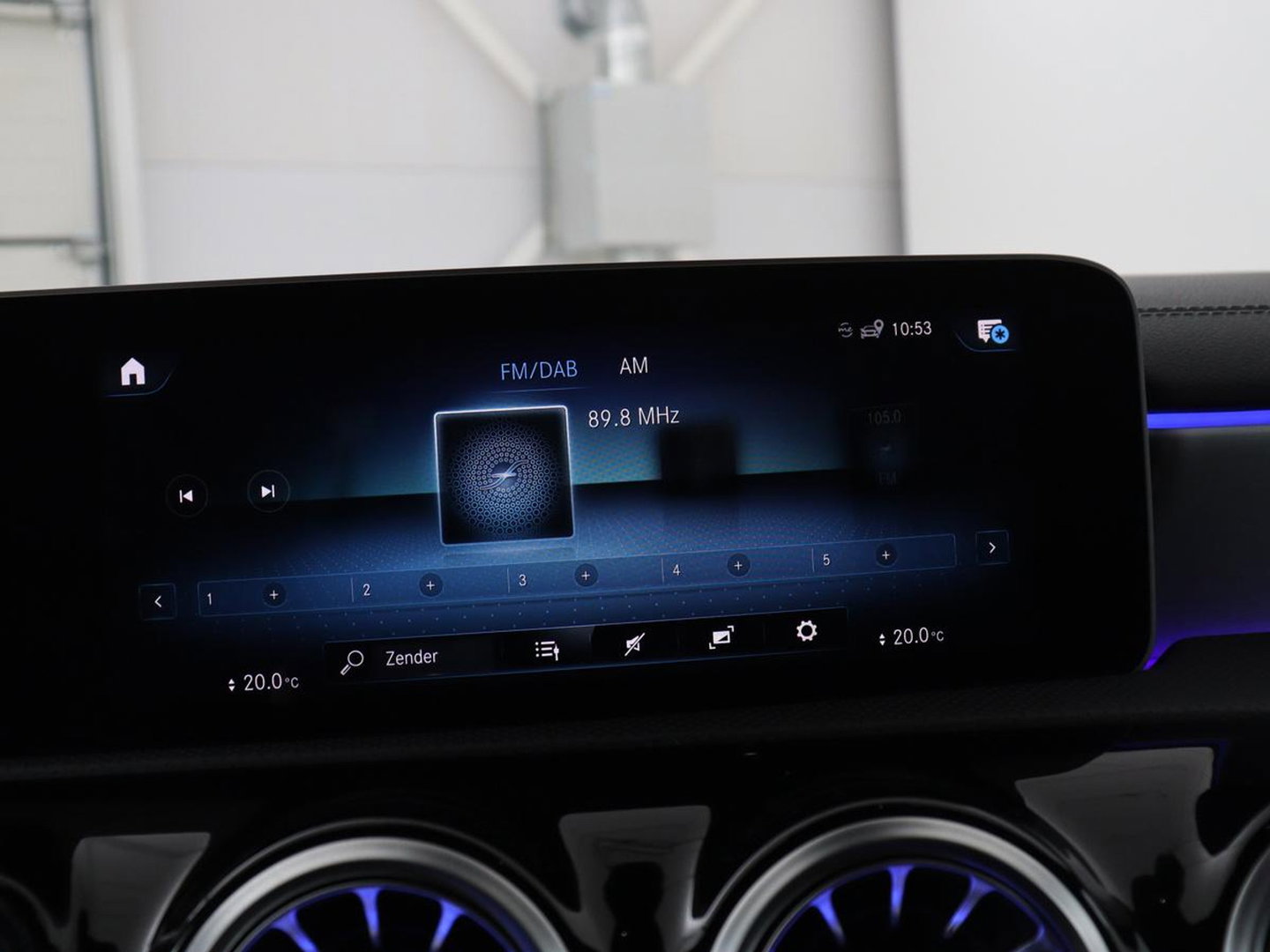 Mercedes-Benz CLA-Klasse 180 Business Solution Progressive | Stoelverwarming | Carplay | Sfeerverlichting | Half leder | Camera | Navigatie | Widescreen | Full LED | Park Assist | DAB | 18'' velgen | Cruise control