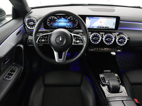 Mercedes-Benz CLA-Klasse 180 Business Solution Progressive | Stoelverwarming | Carplay | Sfeerverlichting | Half leder | Camera | Navigatie | Widescreen | Full LED | Park Assist | DAB | 18'' velgen | Cruise control