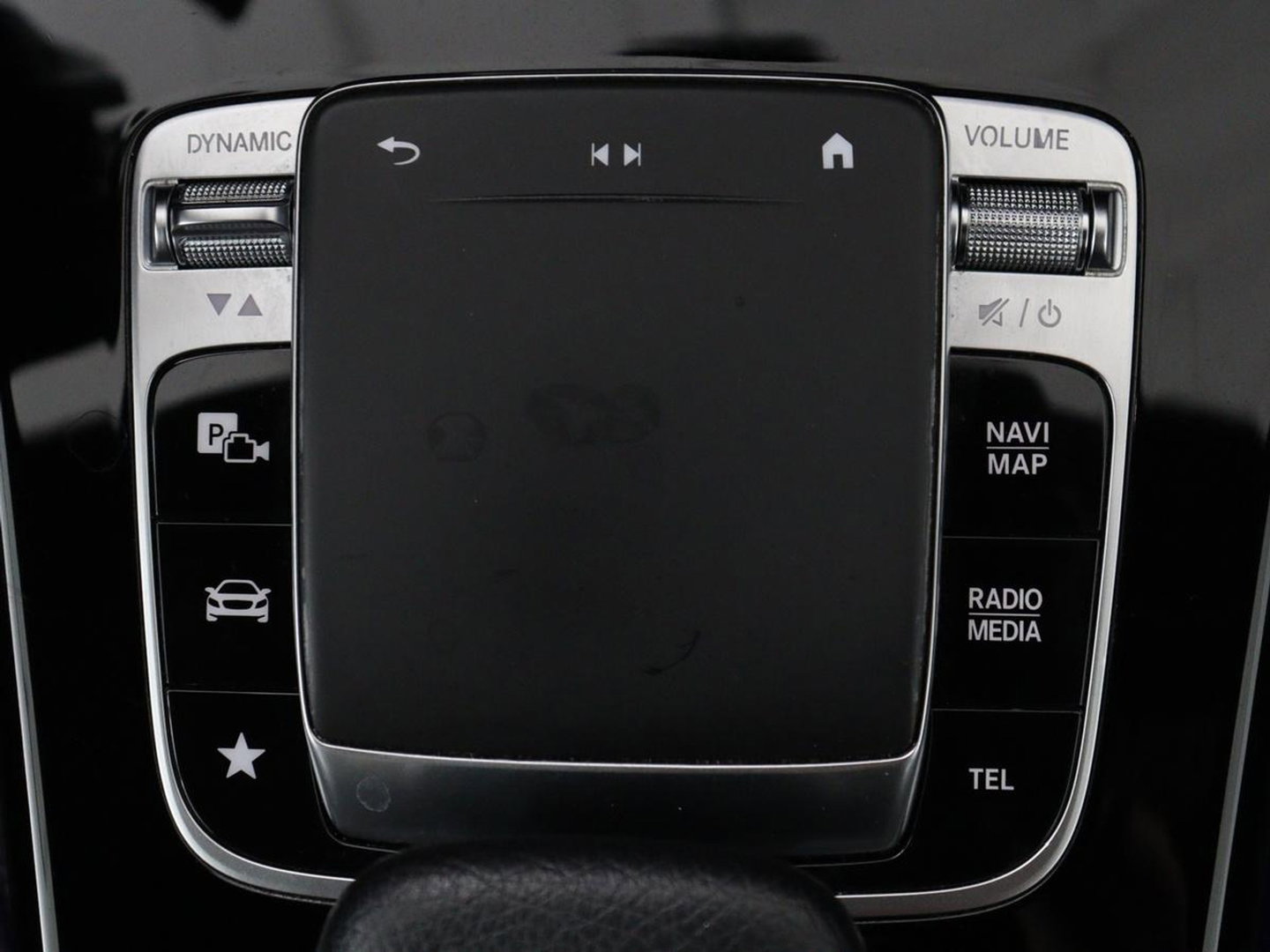 Mercedes-Benz CLA-Klasse 180 Business Solution Progressive | Stoelverwarming | Carplay | Sfeerverlichting | Half leder | Camera | Navigatie | Widescreen | Full LED | Park Assist | DAB | 18'' velgen | Cruise control