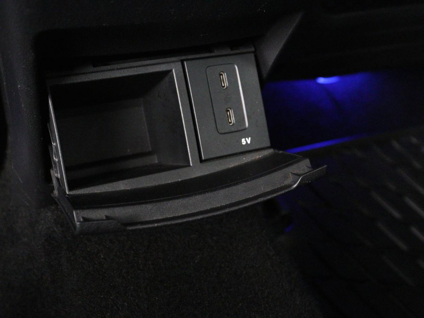 Mercedes-Benz CLA-Klasse 180 Business Solution Progressive | Stoelverwarming | Carplay | Sfeerverlichting | Half leder | Camera | Navigatie | Widescreen | Full LED | Park Assist | DAB | 18'' velgen | Cruise control