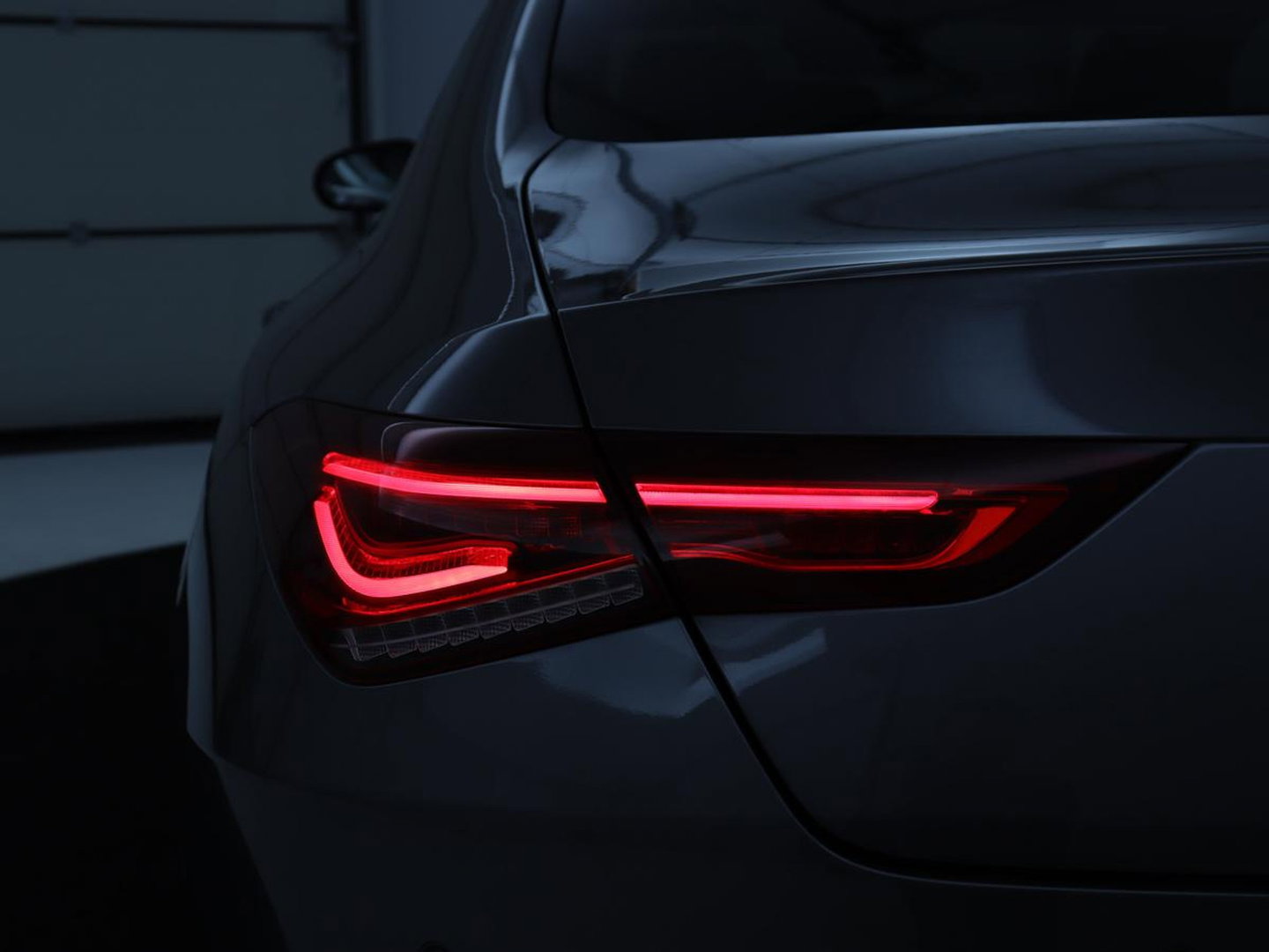 Mercedes-Benz CLA-Klasse 180 Business Solution Progressive | Stoelverwarming | Carplay | Sfeerverlichting | Half leder | Camera | Navigatie | Widescreen | Full LED | Park Assist | DAB | 18'' velgen | Cruise control