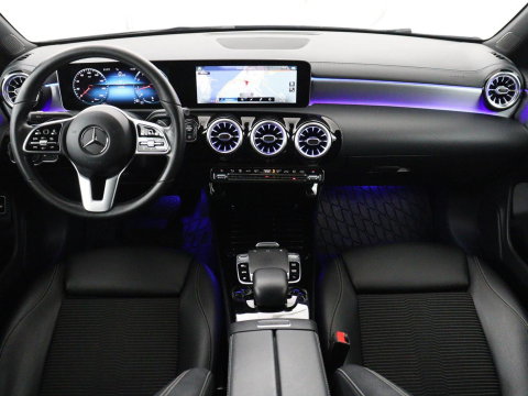 Mercedes-Benz CLA-Klasse 180 Business Solution Progressive | Stoelverwarming | Carplay | Sfeerverlichting | Half leder | Camera | Navigatie | Widescreen | Full LED | Park Assist | DAB | 18'' velgen | Cruise control