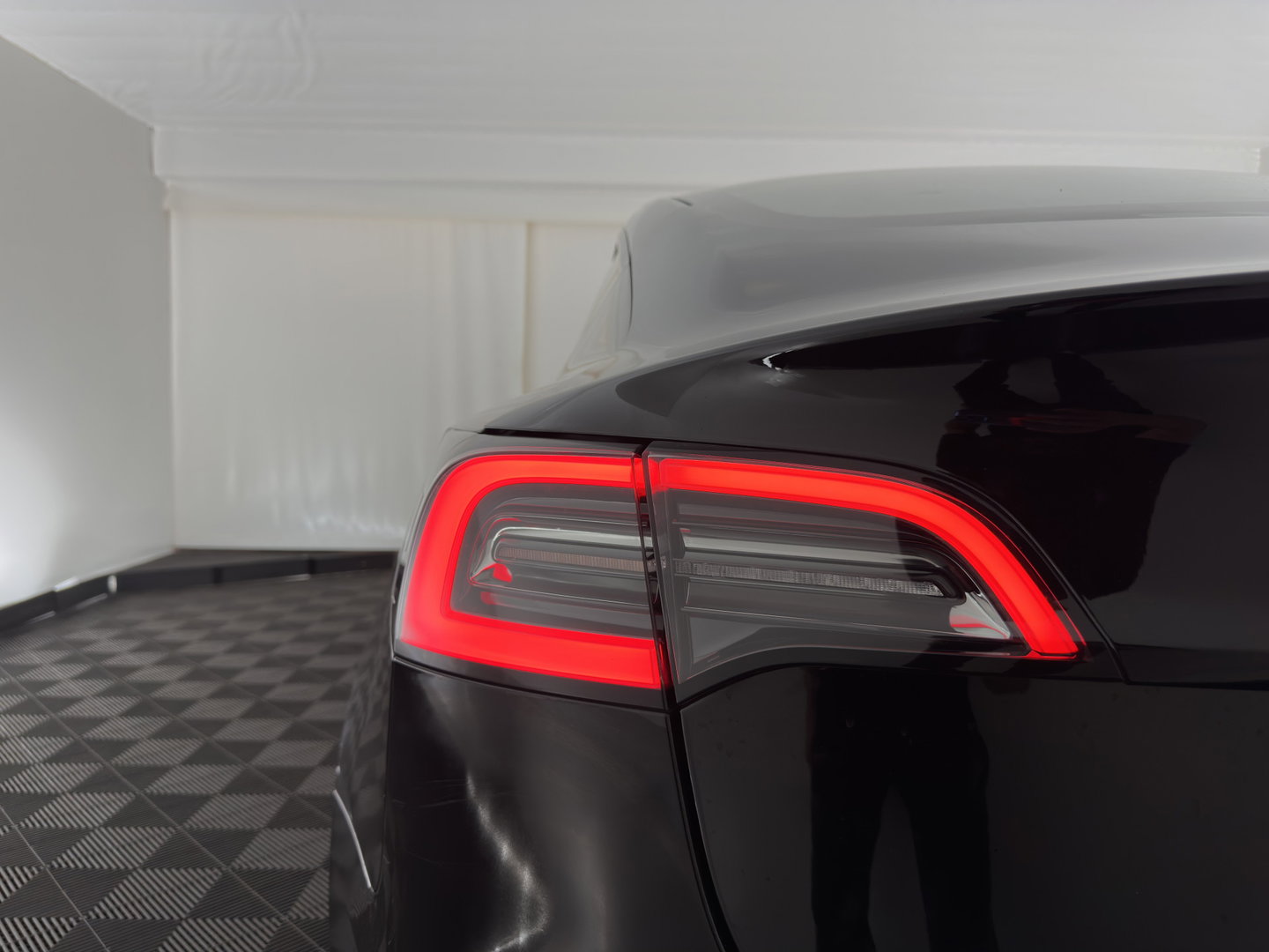 Tesla Model 3 Standard RWD Plus 60 kWh [3-Fase-11kW] (INCL-BTW) Aut. *PANO | AUTOPILOT | LEATHER | KEYLESS | FULL-LED | MEMORY-PACK | TOPVIEW | DAB | CARPLAY | DIGI-COCKPIT | LANE-ASSIST | HEATED- COMFORTSEATS | 19"ALU*