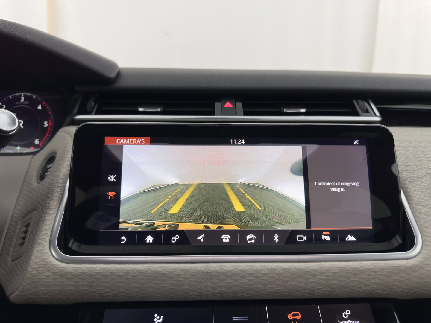 Land Rover Range Rover Velar 3.0 V6 AWD HSE Aut. *PANO | LEATHER | FULL-LED | MEMORY-PACK | BLIND-SPOT | MERIDIAN-SURROUND | DIGI-COCKPIT | CAMERA | KEYLESS | HEATED-COMFORTSEATS | PRIVACY-GLASS | SHIFT-PADDLES | 21 "ALU*