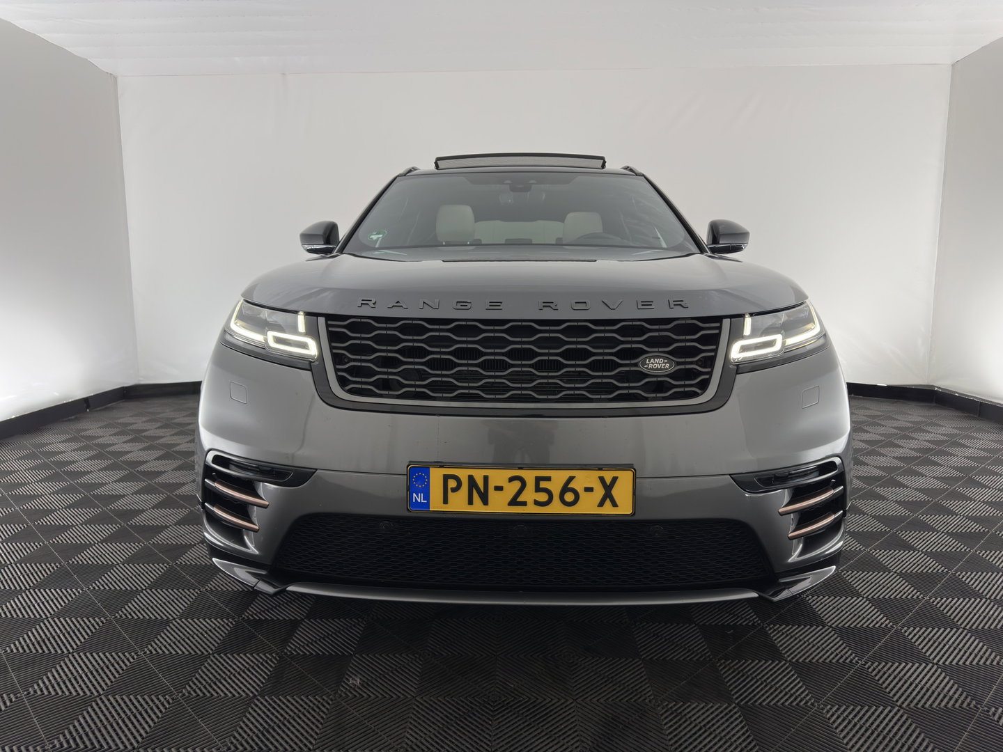 Land Rover Range Rover Velar 3.0 V6 AWD HSE Aut. *PANO | LEATHER | FULL-LED | MEMORY-PACK | BLIND-SPOT | MERIDIAN-SURROUND | DIGI-COCKPIT | CAMERA | KEYLESS | HEATED-COMFORTSEATS | PRIVACY-GLASS | SHIFT-PADDLES | 21 "ALU*