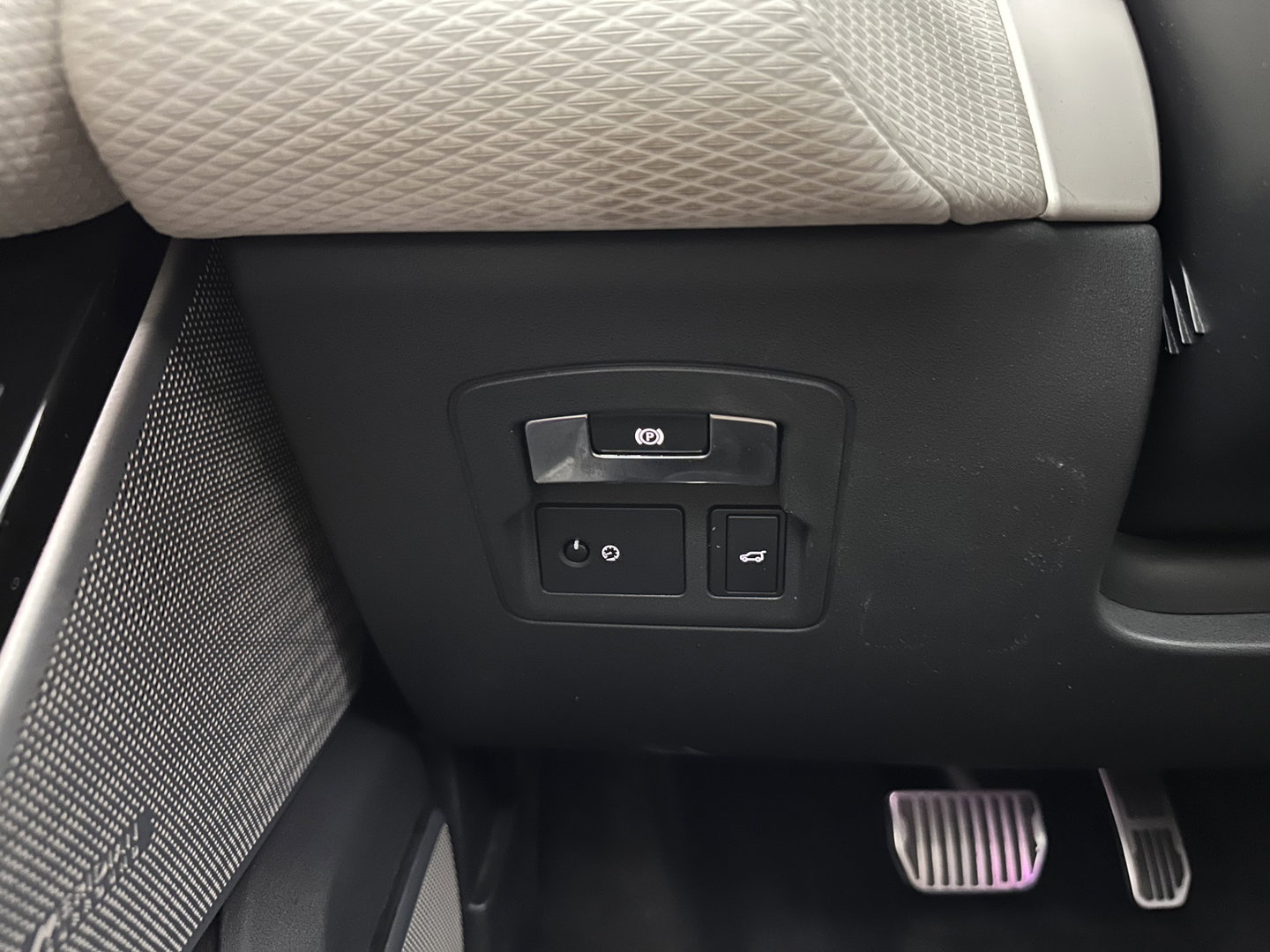 Land Rover Range Rover Velar 3.0 V6 AWD HSE Aut. *PANO | LEATHER | FULL-LED | MEMORY-PACK | BLIND-SPOT | MERIDIAN-SURROUND | DIGI-COCKPIT | CAMERA | KEYLESS | HEATED-COMFORTSEATS | PRIVACY-GLASS | SHIFT-PADDLES | 21 "ALU*