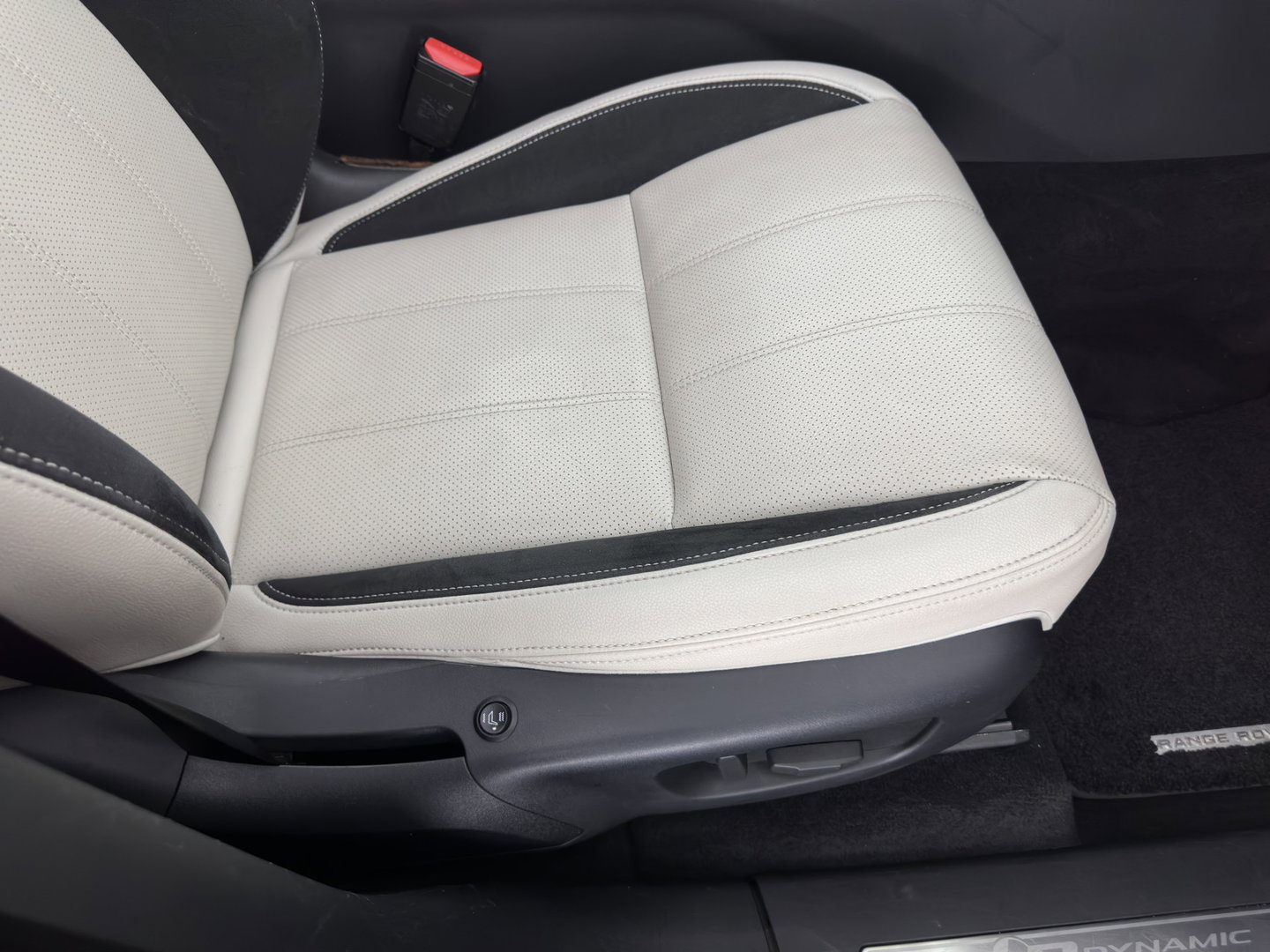 Land Rover Range Rover Velar 3.0 V6 AWD HSE Aut. *PANO | LEATHER | FULL-LED | MEMORY-PACK | BLIND-SPOT | MERIDIAN-SURROUND | DIGI-COCKPIT | CAMERA | KEYLESS | HEATED-COMFORTSEATS | PRIVACY-GLASS | SHIFT-PADDLES | 21 "ALU*
