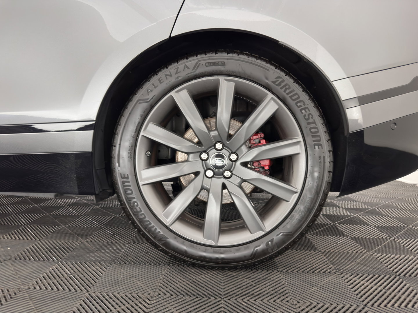Land Rover Range Rover Velar 3.0 V6 AWD HSE Aut. *PANO | LEATHER | FULL-LED | MEMORY-PACK | BLIND-SPOT | MERIDIAN-SURROUND | DIGI-COCKPIT | CAMERA | KEYLESS | HEATED-COMFORTSEATS | PRIVACY-GLASS | SHIFT-PADDLES | 21 "ALU*