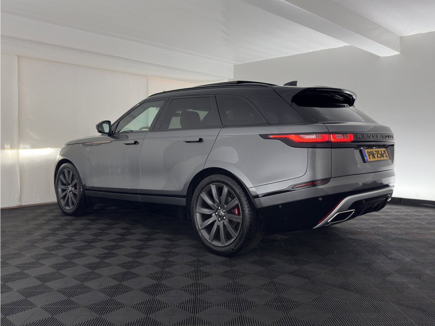 Land Rover Range Rover Velar 3.0 V6 AWD HSE Aut. *PANO | LEATHER | FULL-LED | MEMORY-PACK | BLIND-SPOT | MERIDIAN-SURROUND | DIGI-COCKPIT | CAMERA | KEYLESS | HEATED-COMFORTSEATS | PRIVACY-GLASS | SHIFT-PADDLES | 21 "ALU*