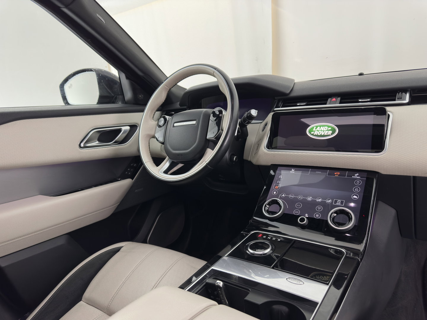 Land Rover Range Rover Velar 3.0 V6 AWD HSE Aut. *PANO | LEATHER | FULL-LED | MEMORY-PACK | BLIND-SPOT | MERIDIAN-SURROUND | DIGI-COCKPIT | CAMERA | KEYLESS | HEATED-COMFORTSEATS | PRIVACY-GLASS | SHIFT-PADDLES | 21 "ALU*