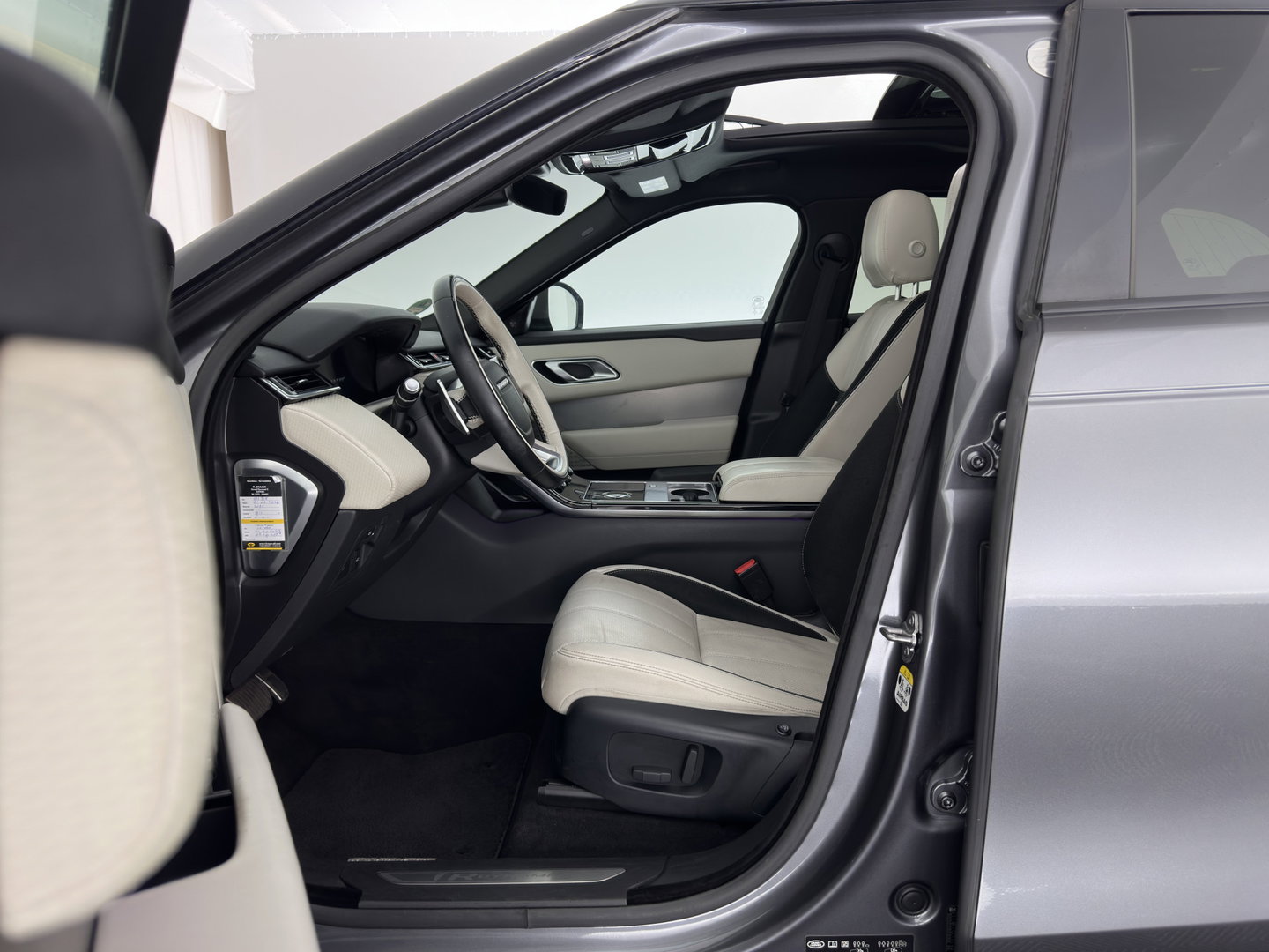 Land Rover Range Rover Velar 3.0 V6 AWD HSE Aut. *PANO | LEATHER | FULL-LED | MEMORY-PACK | BLIND-SPOT | MERIDIAN-SURROUND | DIGI-COCKPIT | CAMERA | KEYLESS | HEATED-COMFORTSEATS | PRIVACY-GLASS | SHIFT-PADDLES | 21 "ALU*