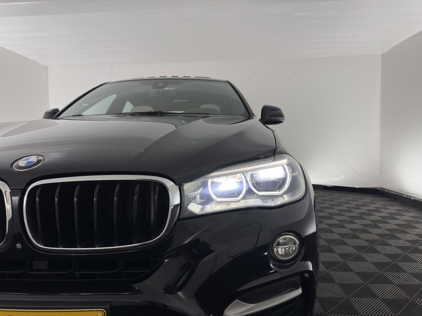 BMW X6 xDrive30d High Executive Aut. *PANO | HEAD-UP | LEATHER | FULL-LED | HIFI-SOUND | BLINDSPOT | MEMORY-PACK | DIGI-COCKPIT | HEATED-COMFORTSEATS | NAVI-FULLMAP | AMBIENT-LIGHT | CRUISE | TOWBAR | 19"ALU*