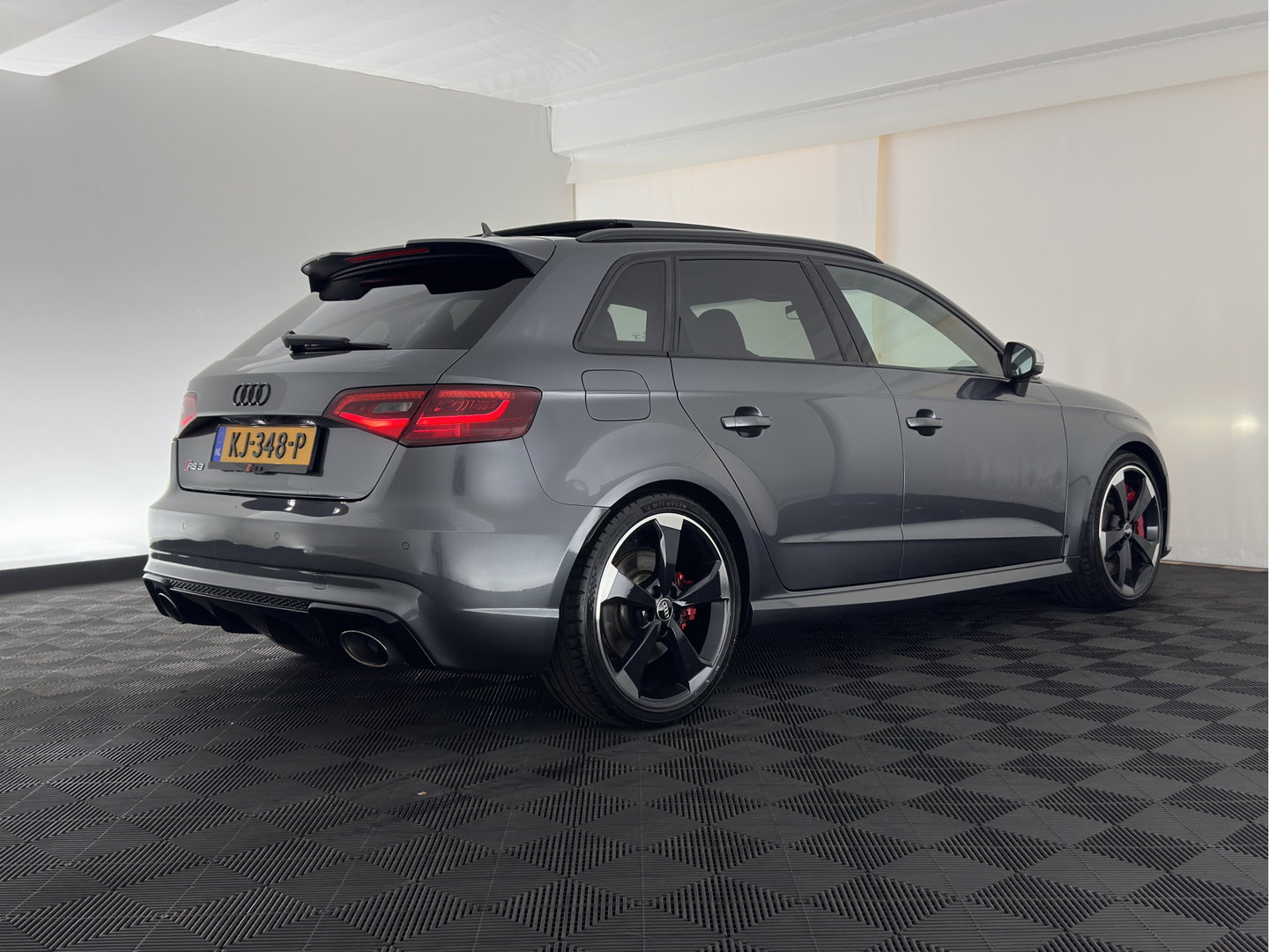 Audi RS3 Sportback 2.5 TFSI quattro Pro Line Plus *RS-SEATS | PANO | NAPPA-FULL-LEATHER | BANG&OLUFSEN | CAMERA | KEYLESS | NAVI-FULLMAP | PRIVACY-GLASS | SHIFTPADDLES | 19''ALU*