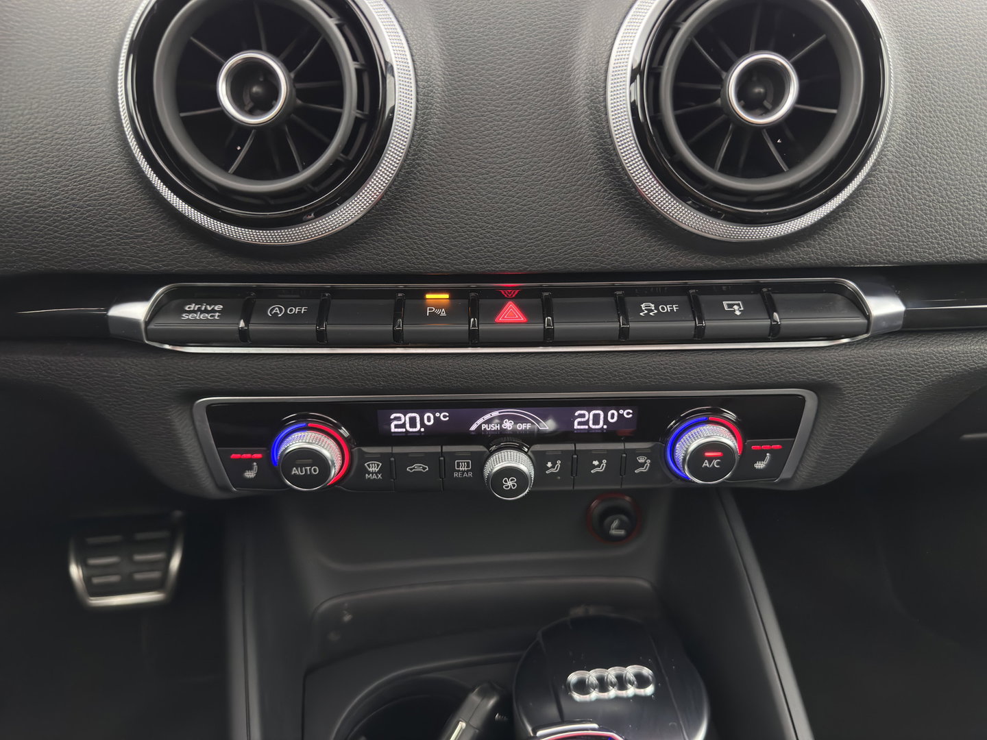 Audi RS3 Sportback 2.5 TFSI quattro Pro Line Plus *RS-SEATS | PANO | NAPPA-FULL-LEATHER | BANG&OLUFSEN | CAMERA | KEYLESS | NAVI-FULLMAP | PRIVACY-GLASS | SHIFTPADDLES | 19''ALU*