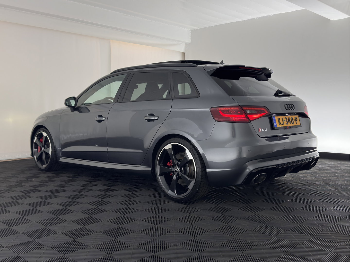 Audi RS3 Sportback 2.5 TFSI quattro Pro Line Plus *RS-SEATS | PANO | NAPPA-FULL-LEATHER | BANG&OLUFSEN | CAMERA | KEYLESS | NAVI-FULLMAP | PRIVACY-GLASS | SHIFTPADDLES | 19''ALU*