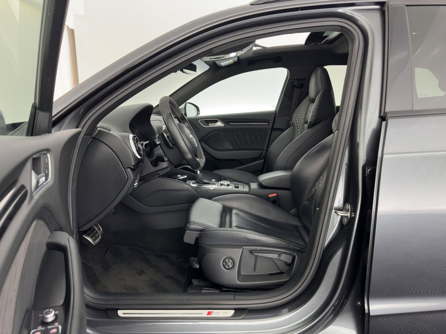 Audi RS3 Sportback 2.5 TFSI quattro Pro Line Plus *RS-SEATS | PANO | NAPPA-FULL-LEATHER | BANG&OLUFSEN | CAMERA | KEYLESS | NAVI-FULLMAP | PRIVACY-GLASS | SHIFTPADDLES | 19''ALU*