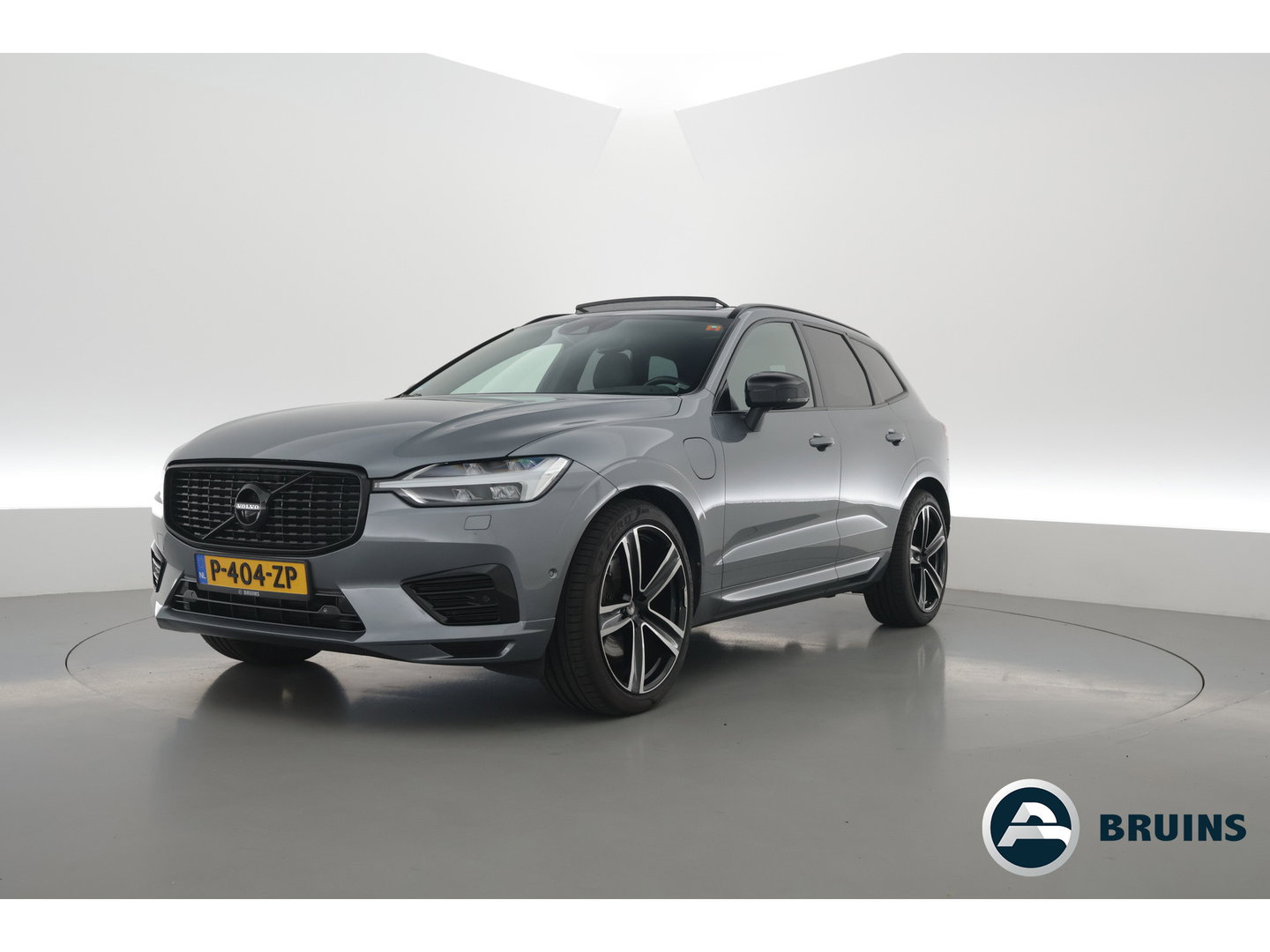 Volvo XC60 2.0 T8 390 PK Twin Engine AWD R-Design | Luchtvering | Heico | Acantara | Trekhaak | HUD | 360 camera | BTW