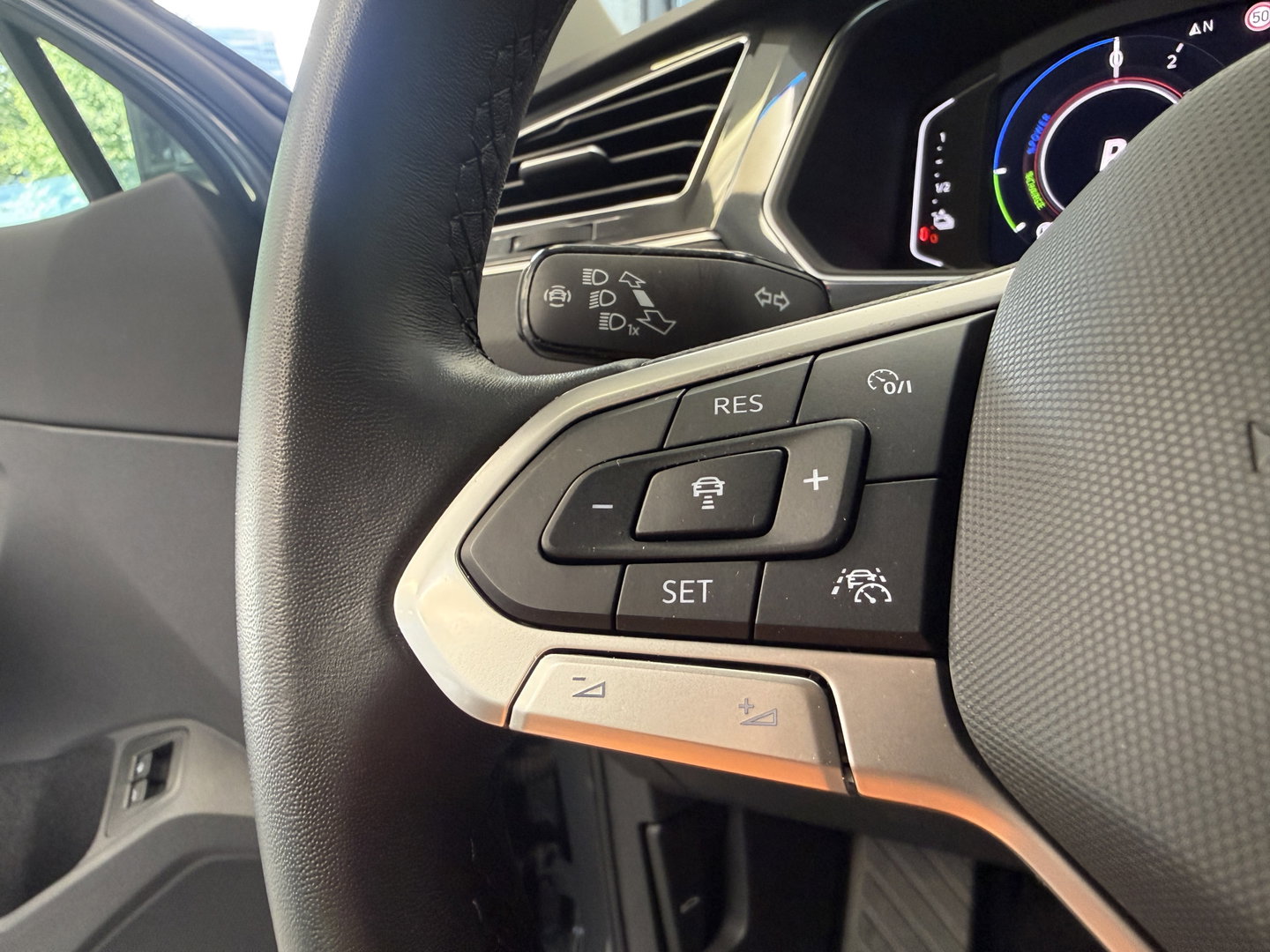Volkswagen Tiguan 1.4 TSI eHybrid Elegance ACC PDC Lane Assist Blindspot Navi Carplay 24 Maanden garantie* (Vraag naar de voorwaarden)
