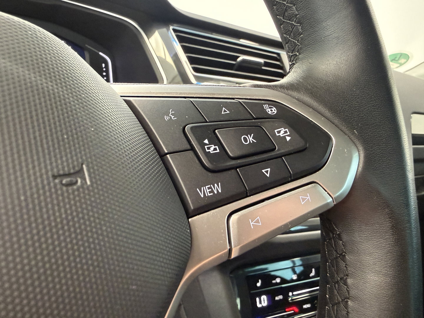 Volkswagen Tiguan 1.4 TSI eHybrid Elegance ACC PDC Lane Assist Blindspot Navi Carplay 24 Maanden garantie* (Vraag naar de voorwaarden)