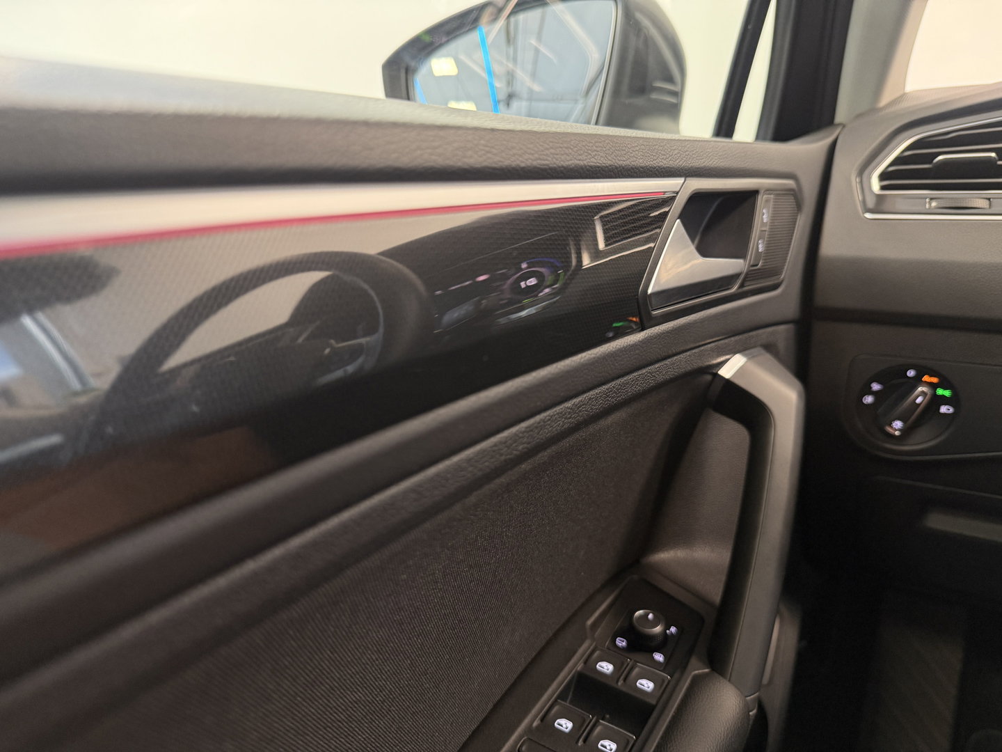 Volkswagen Tiguan 1.4 TSI eHybrid Elegance ACC PDC Lane Assist Blindspot Navi Carplay 24 Maanden garantie* (Vraag naar de voorwaarden)