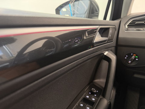 Volkswagen Tiguan 1.4 TSI eHybrid Elegance ACC PDC Lane Assist Blindspot Navi Carplay 24 Maanden garantie* (Vraag naar de voorwaarden)