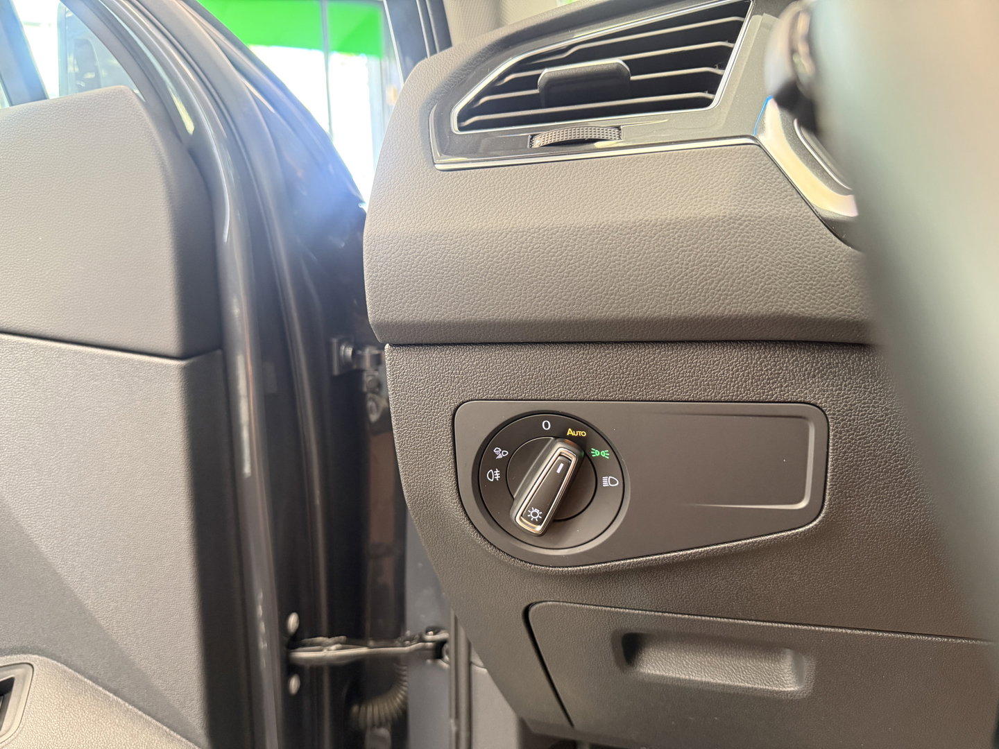 Volkswagen Tiguan 1.4 TSI eHybrid Elegance ACC PDC Lane Assist Blindspot Navi Carplay 24 Maanden garantie* (Vraag naar de voorwaarden)