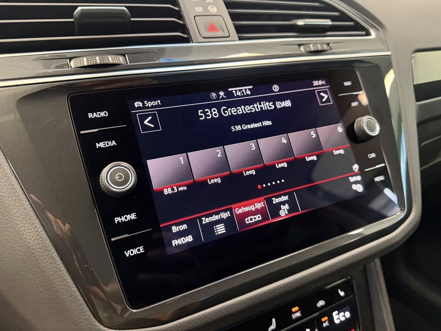 Volkswagen Tiguan 1.4 TSI eHybrid Elegance ACC PDC Lane Assist Blindspot Navi Carplay 24 Maanden garantie* (Vraag naar de voorwaarden)