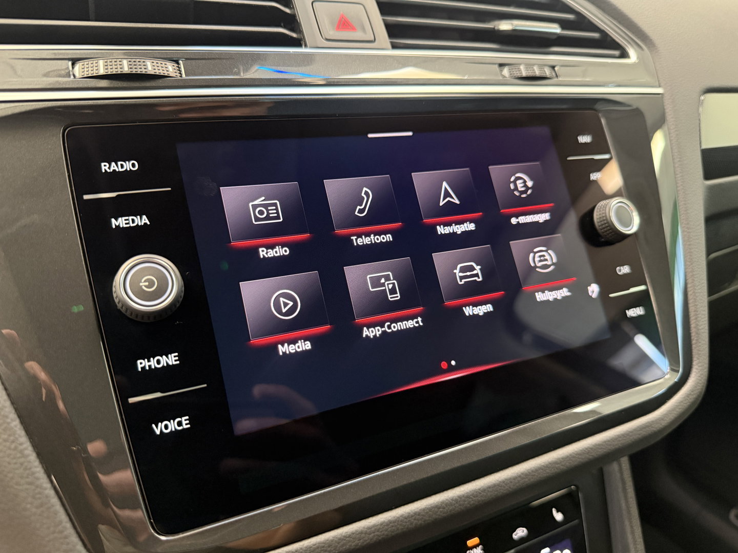 Volkswagen Tiguan 1.4 TSI eHybrid Elegance ACC PDC Lane Assist Blindspot Navi Carplay 24 Maanden garantie* (Vraag naar de voorwaarden)