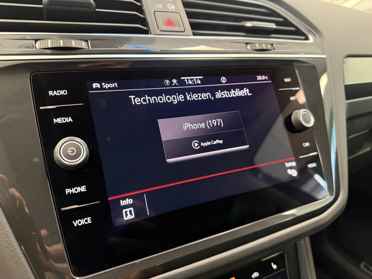 Volkswagen Tiguan 1.4 TSI eHybrid Elegance ACC PDC Lane Assist Blindspot Navi Carplay 24 Maanden garantie* (Vraag naar de voorwaarden)