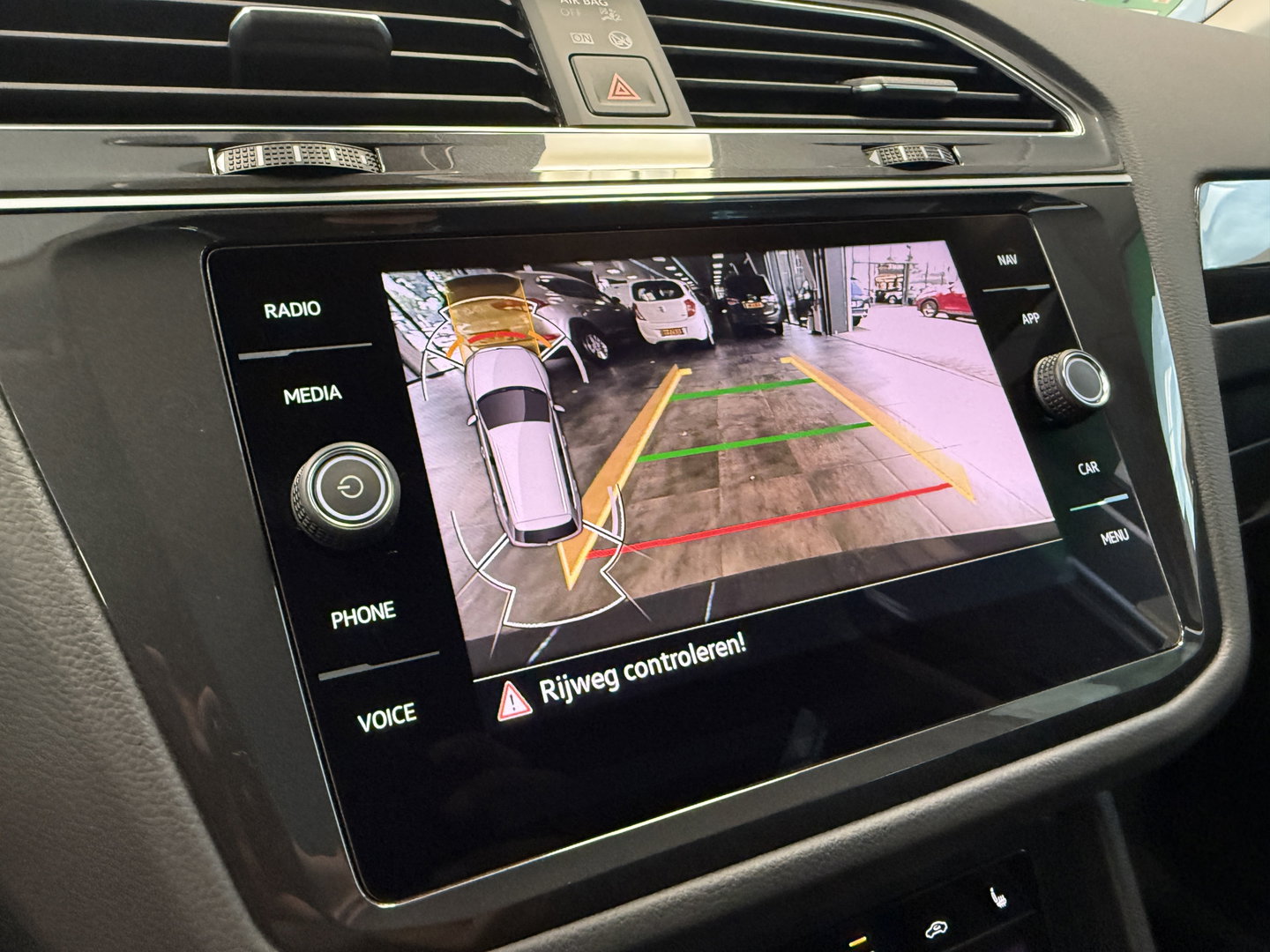 Volkswagen Tiguan 1.4 TSI eHybrid Elegance ACC PDC Lane Assist Blindspot Navi Carplay 24 Maanden garantie* (Vraag naar de voorwaarden)