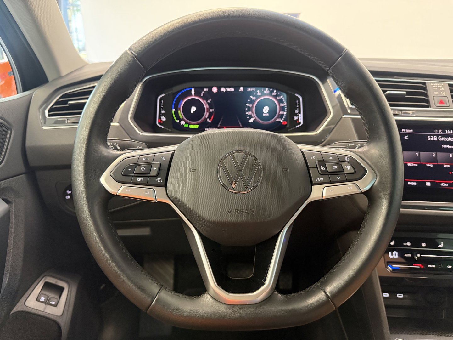 Volkswagen Tiguan 1.4 TSI eHybrid Elegance ACC PDC Lane Assist Blindspot Navi Carplay 24 Maanden garantie* (Vraag naar de voorwaarden)
