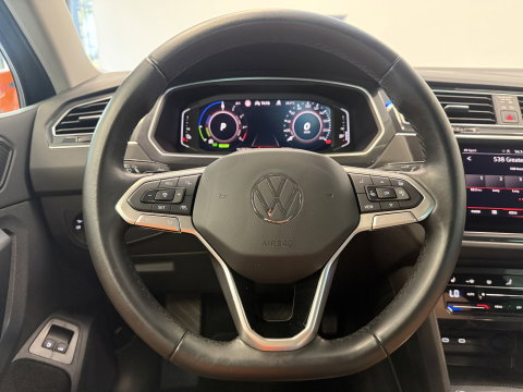 Volkswagen Tiguan 1.4 TSI eHybrid Elegance ACC PDC Lane Assist Blindspot Navi Carplay 24 Maanden garantie* (Vraag naar de voorwaarden)