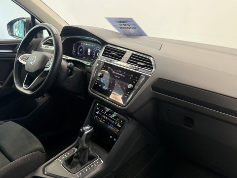 Volkswagen Tiguan 1.4 TSI eHybrid Elegance ACC PDC Lane Assist Blindspot Navi Carplay 24 Maanden garantie* (Vraag naar de voorwaarden)
