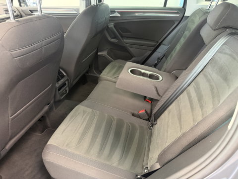 Volkswagen Tiguan 1.4 TSI eHybrid Elegance ACC PDC Lane Assist Blindspot Navi Carplay 24 Maanden garantie* (Vraag naar de voorwaarden)