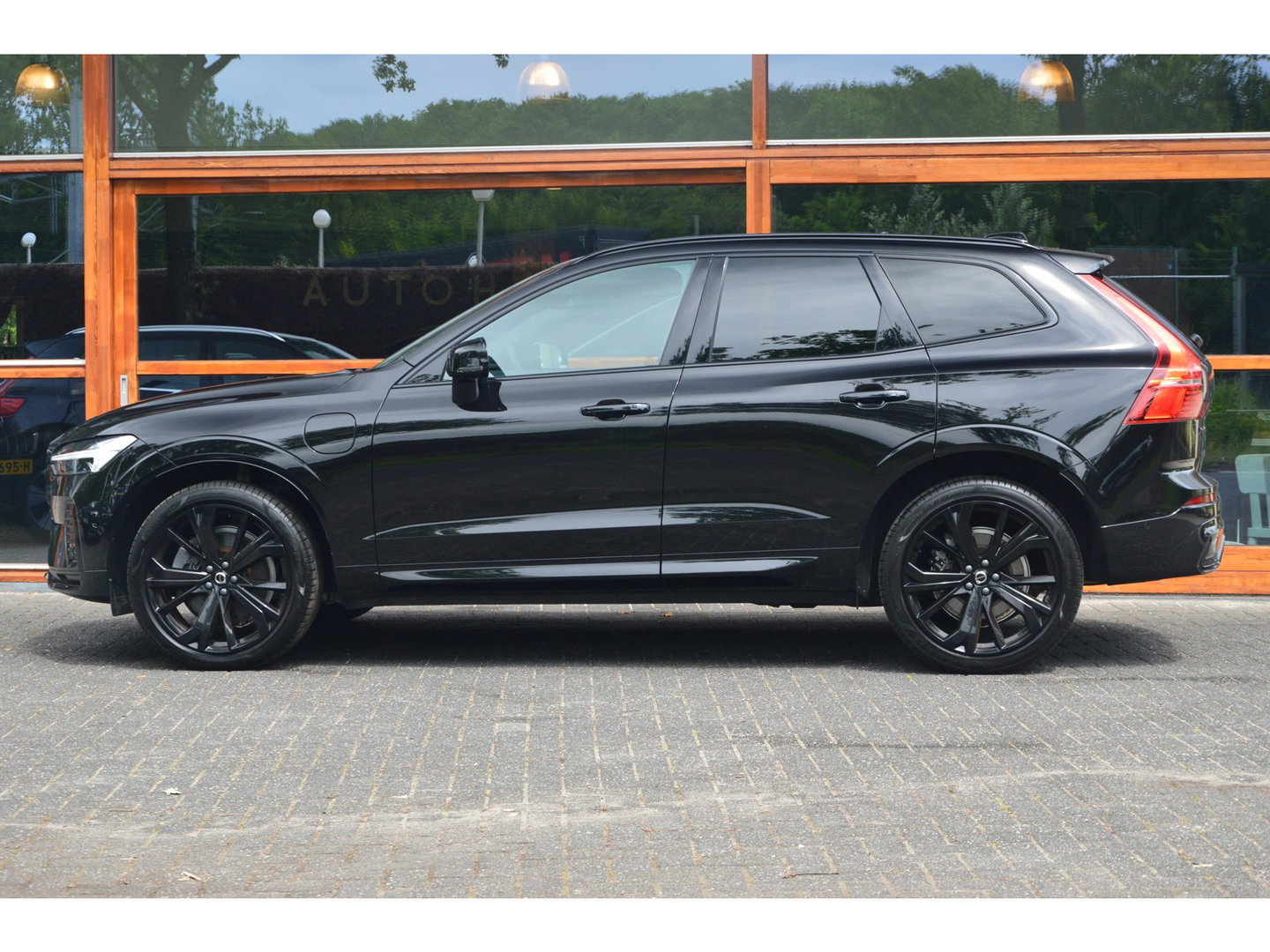 Volvo XC60 T8 Hybride AWD Ultra Black Edition | Head-Up Display | Harman/Kardon | Panoramdak | 360 Camera |