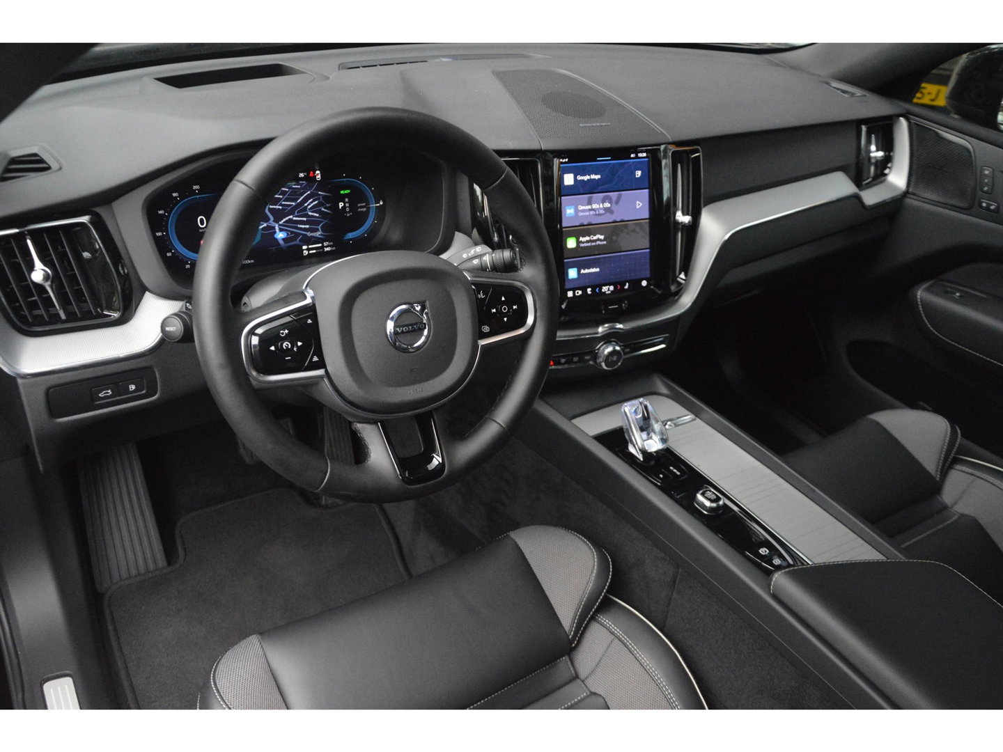 Volvo XC60 T8 Hybride AWD Ultra Black Edition | Head-Up Display | Harman/Kardon | Panoramdak | 360 Camera |
