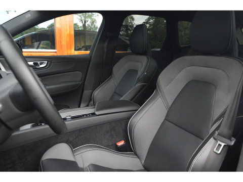 Volvo XC60 T8 Hybride AWD Ultra Black Edition | Head-Up Display | Harman/Kardon | Panoramdak | 360 Camera |
