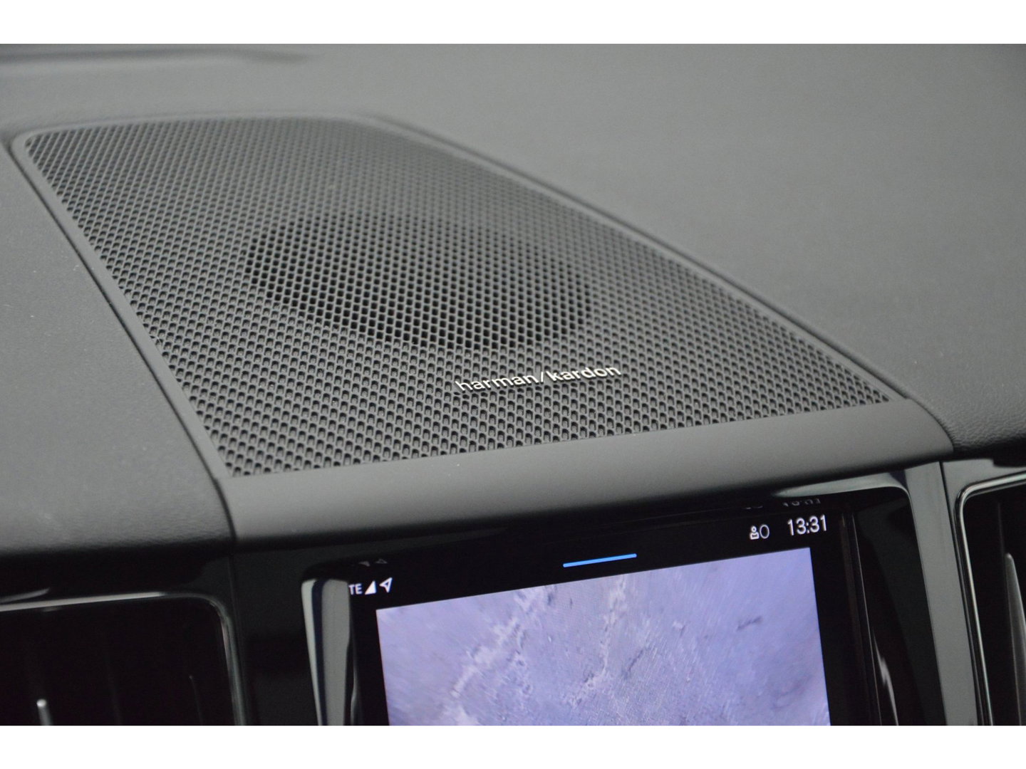 Volvo XC60 T8 Hybride AWD Ultra Black Edition | Head-Up Display | Harman/Kardon | Panoramdak | 360 Camera |
