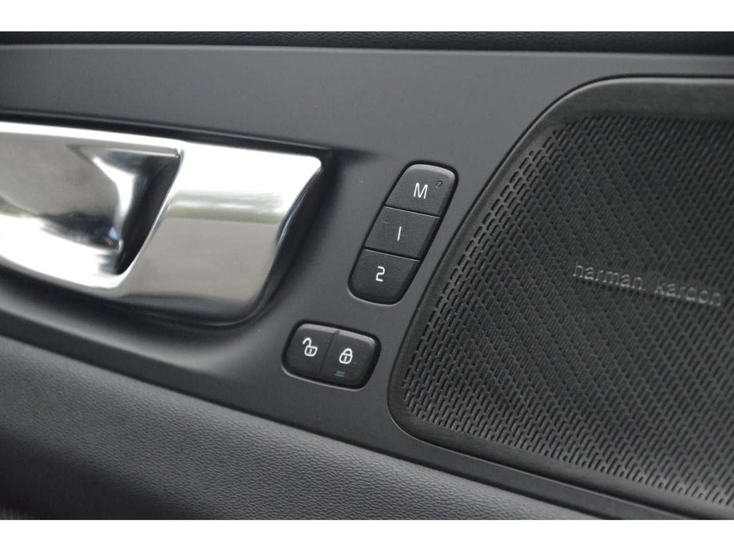 Volvo XC60 T8 Hybride AWD Ultra Black Edition | Head-Up Display | Harman/Kardon | Panoramdak | 360 Camera |