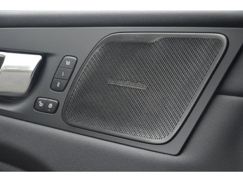 Volvo XC60 T8 Hybride AWD Ultra Black Edition | Head-Up Display | Harman/Kardon | Panoramdak | 360 Camera |