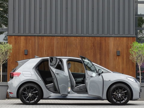 Volkswagen ID.3 First Plus 58 kWh / Massage / IQ-Light / *NAP*