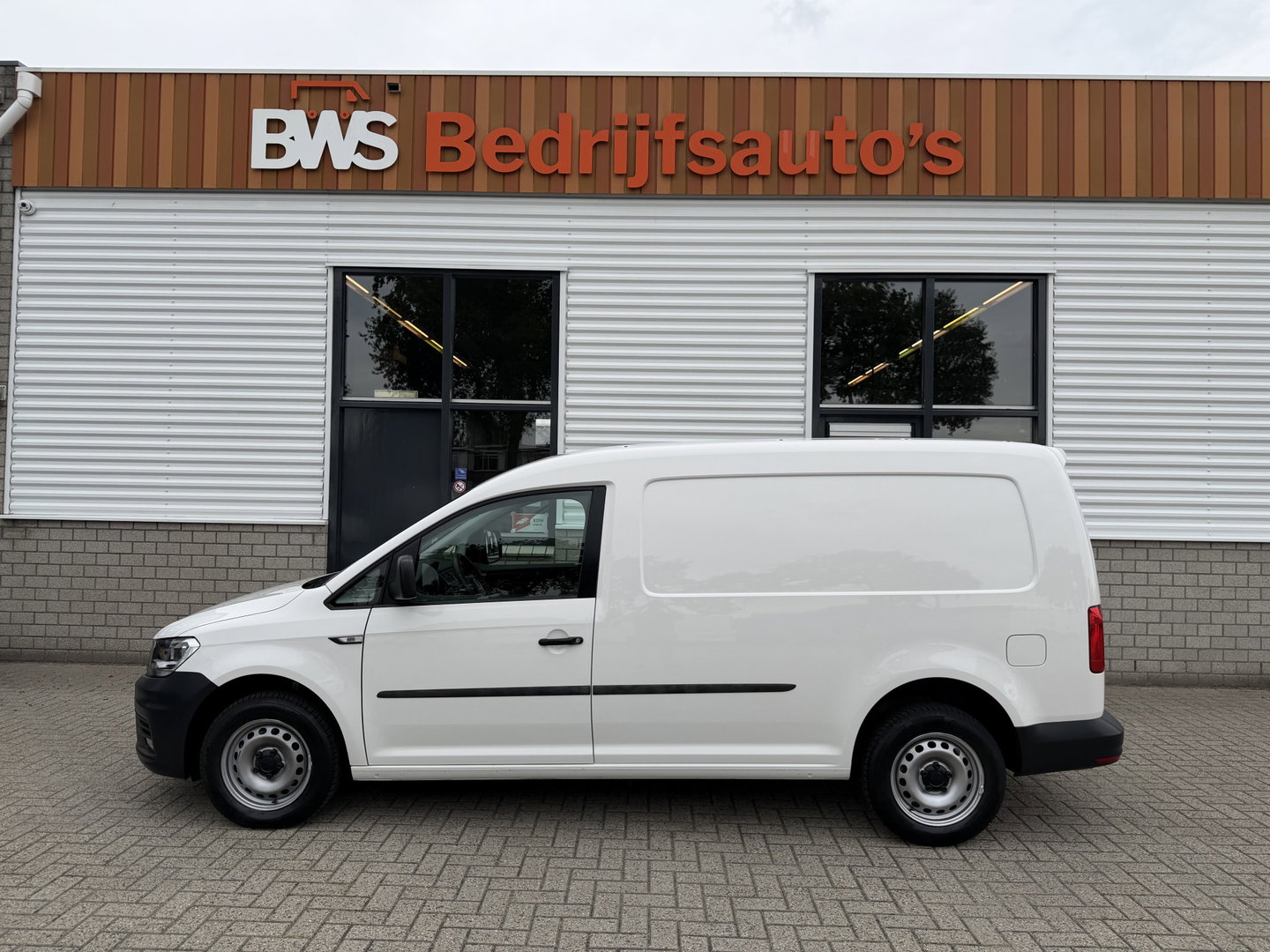 Volkswagen Caddy 2.0 TDI L2H1 BMT Maxi Comfortline / vaste prijs rijklaar € 15.950 ex btw / euro 6 / bpm vrij / ingerichte laadruimte / ex KPN / airco / cruise / pdc achter / omvormer !
