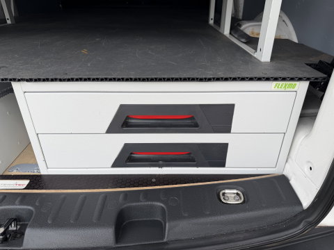 Volkswagen Caddy 2.0 TDI L2H1 BMT Maxi Comfortline / vaste prijs rijklaar € 15.950 ex btw / euro 6 / bpm vrij / ingerichte laadruimte / ex KPN / airco / cruise / pdc achter / omvormer !