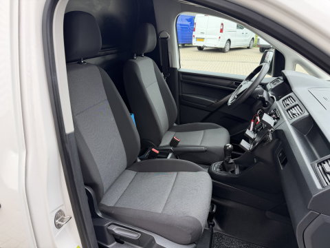 Volkswagen Caddy 2.0 TDI L2H1 BMT Maxi Comfortline / vaste prijs rijklaar € 15.950 ex btw / euro 6 / bpm vrij / ingerichte laadruimte / ex KPN / airco / cruise / pdc achter / omvormer !